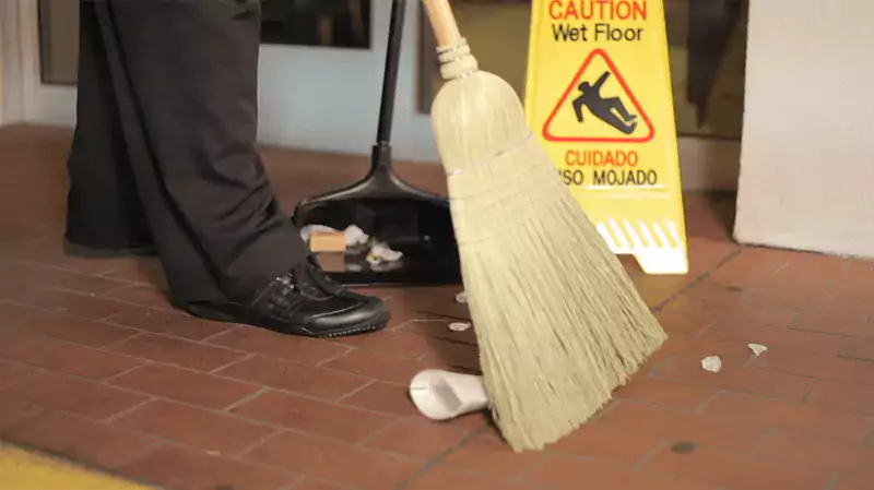 Professional corn broom sweeping4 1